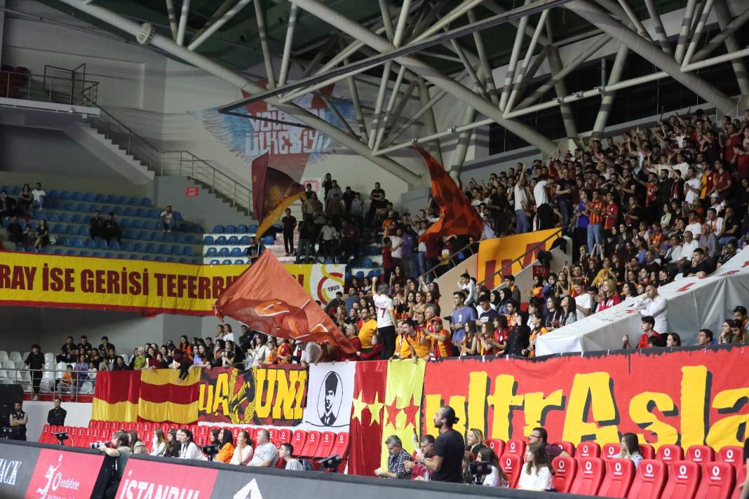 Fenerbahçe derbide Galatasaray'ı devirdi. Maçtan müthiş fotoğraflar 2
